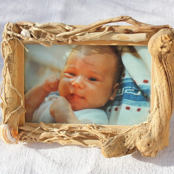 Original decorative driftwood frame for 10x15cm photo