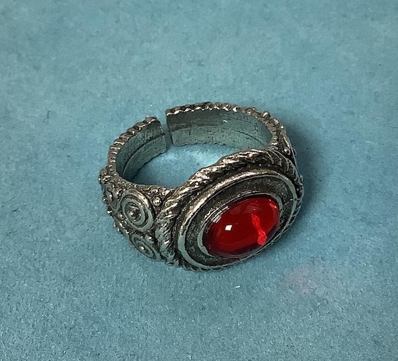 ローマ皇帝の赤い宝石付きシルバーピューターリング（W） - Etsy 日本