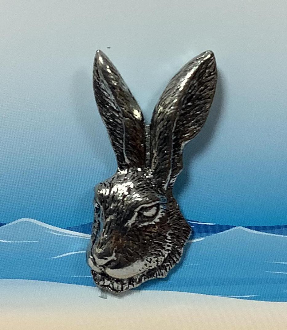 ウサギの頭のシルバーピューターピンバッジ（T） - Etsy 日本