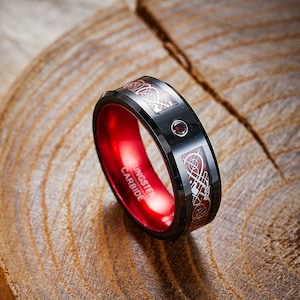 Bague en tungstène rouge 8 mm, alliance en tungstène noir, bague dragon celtique, alliance en tungstène incrusté de CZ rouge noir, bague de fiançailles, bague d&#39;anniversaire