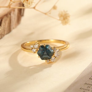 Hexagon Cut Alexandrite Ring Gold Silver for Women Vintage Unique Alexandrite Engagement Ring Cluster Moissanite Bridal Anniversary Gifts