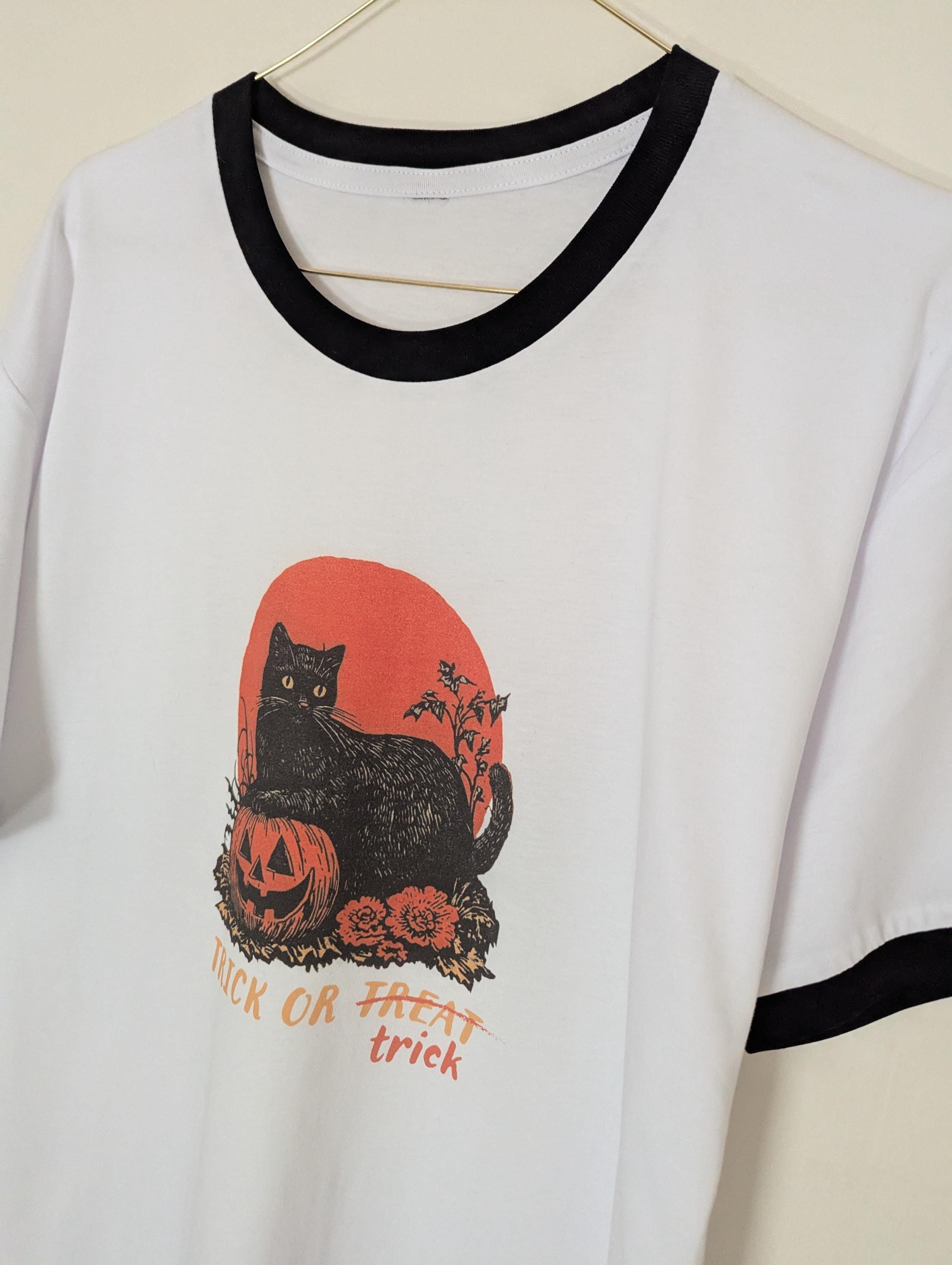 Halloween T-Shirt – Kätzchen Mit Kürbis-Eimer 'Süßes Oder Saures' | Lustiges Grusel-Design