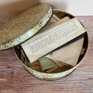 Vintage Kuchenform mit Vintage Rezeptkarten