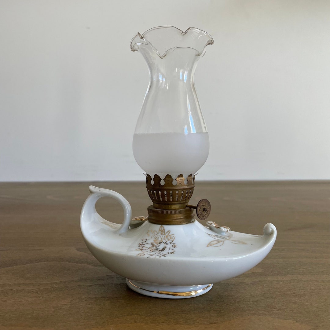 Vintage Aladdin Oil Lamp With Glass Chimney Etsy