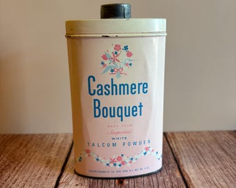 Vintage kasjmierboeket geurend talkpoederblikje