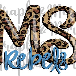 Puede incluir: Un diseño gráfico con las letras "MS" en estampado de leopardo marrón y negro con la palabra "Rebels" en azul debajo.