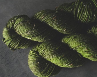 Kettle Dyed 100 grams 8515 approx 436 yards Superwash Merino Donegal Tweed Fingering Yarn GRANNY SMITH