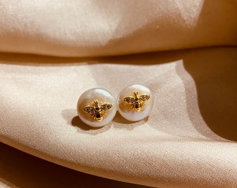 Chelsea Bee Earrings | Pearl Earring | Bee Earring | | Minimalist Earrings | Old Money Fashion | Autumn Jewellery | Fall Jewelry | Christmas
