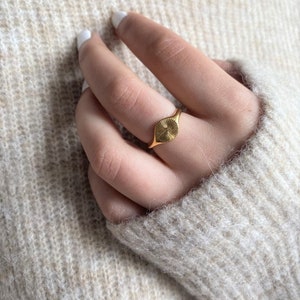 Sunburst Ring | Aurora Ring | Hypoallergenic | Waterproof Jewellery | Dainty Ring | Old Money Fashion | Autumn Fall Fashion | Christmas Gift