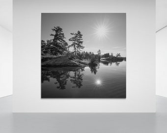 Sunrise Reflection Lake Print, Photographie de paysage en noir et blanc, Ontario, Canada; Options de photos ou de toiles d’art, art mural, décoration