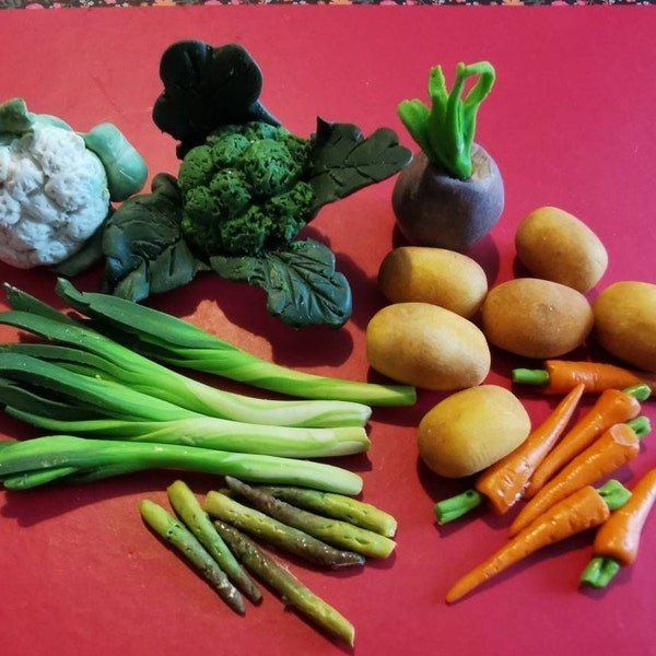 Miniatura de paquete de verduras y comestibles a escala 1:6. Adecuado para muñecos y dioramas de 11/12". Hecho a mano con arcilla.