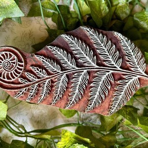 Timbro in legno con disegno a spirale di felce, timbro intagliato a mano per stampa su tessuto, stampa a blocchi e ceramica, motivo botanico naturalistico per stampa tessile, argilla, carta
