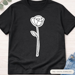 Op de afbeelding: Zwart T-shirt met een witte lijntekening van een roos. De roos heeft een gedetailleerde omtrek, een steel en een enkel blad. Het T-shirt is gemaakt van een zacht materiaal. De tekst "PNG • DIGITAL DOWNLOAD" is rechtsonder zichtbaar.