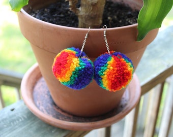 Orecchini con pompon pendenti arcobaleno e fantasia