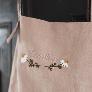 Custom Linen Aprons for Women, Personalized Embroidery Apron with Daisies, Name Kitchen Apron, Gardening apron, Mothers Day Gift, Chef Gift image 3