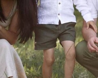 Pantaloncini di lino verdi per bambino o bambina, pantaloncini di lino per bambino con tasche ed elastico in vita, abbigliamento estivo in lino realizzato a mano per bambini