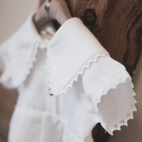 Robe de baptême bohème en lin blanc - vêtements de bébé fille rustiques faits main - inspiration vintage - tissu naturel bio