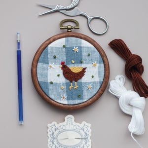Beginner Hand Embroidery Kit, Cottagecore Chicken Pattern on Gingham Linen, DIY Kit with Hoop, Thread, Needle, Scissors, Guide, gift for mom