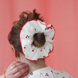 Huge White Linen Scrunchie – Cherry Print, Cottagecore Scalope Trim, Vintage Hair Tie, Soft Linen Scrunchy, Aesthetic Hair Accessory