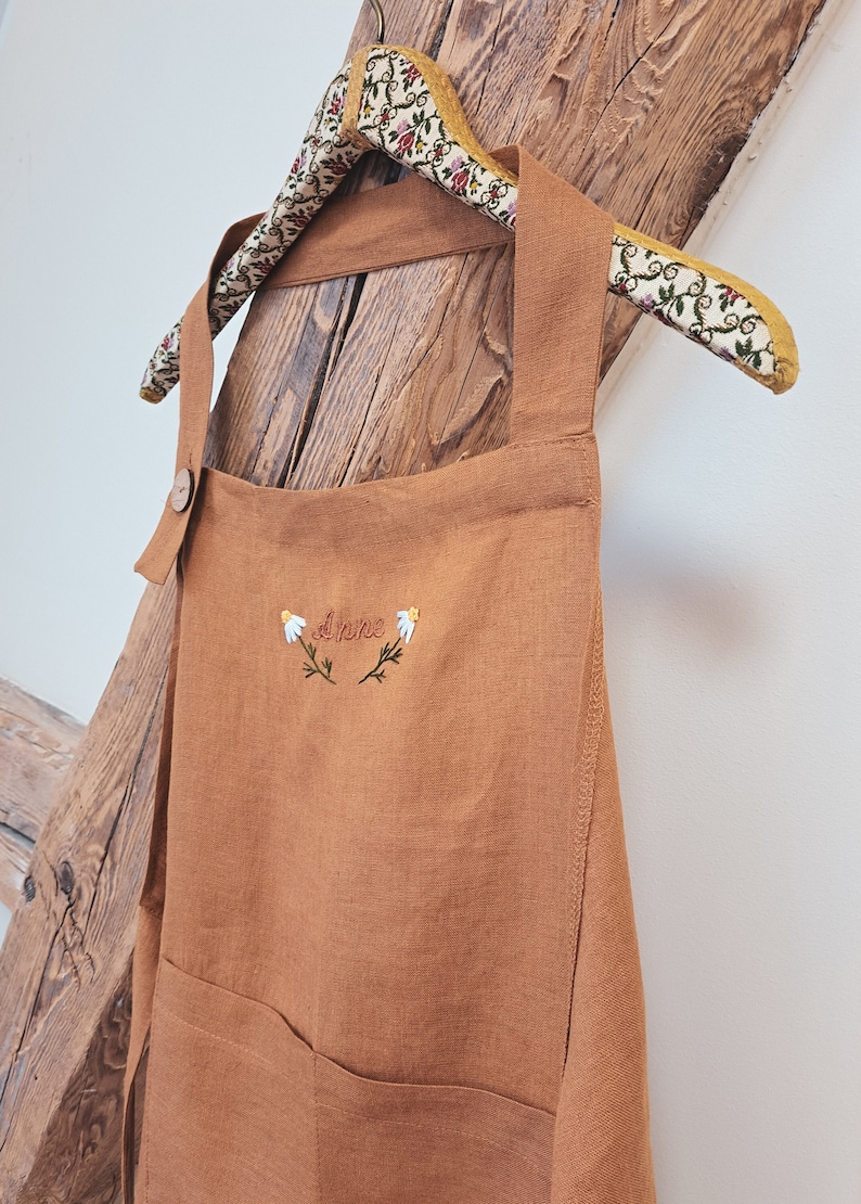 Custom Linen Aprons for Women, Personalized Embroidery Apron with Daisies, Name Kitchen Apron, Gardening apron, Mothers Day Gift, Chef Gift image 1