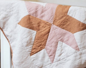 Handgefertigte Leinen Patchwork Quilt Decke / Baby Decke gequiltet / Patchwork Wand Dekor / Leinen Quilt Baby Spielmatte