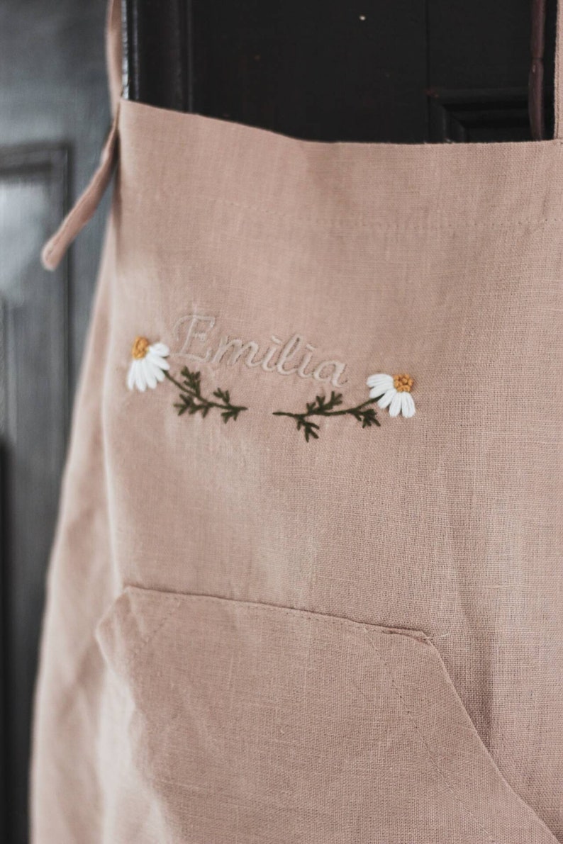 Custom Linen Aprons for Women, Personalized Embroidery Apron with Daisies, Name Kitchen Apron, Gardening apron, Mothers Day Gift, Chef Gift image 3