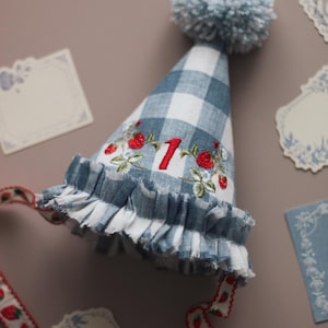 Cappello da compleanno ricamato per neonati – 1°, 2°, 3° compleanno, cappello da festa a quadretti di fragole, regalo personalizzato fatto a mano, festa di compleanno primavera estate