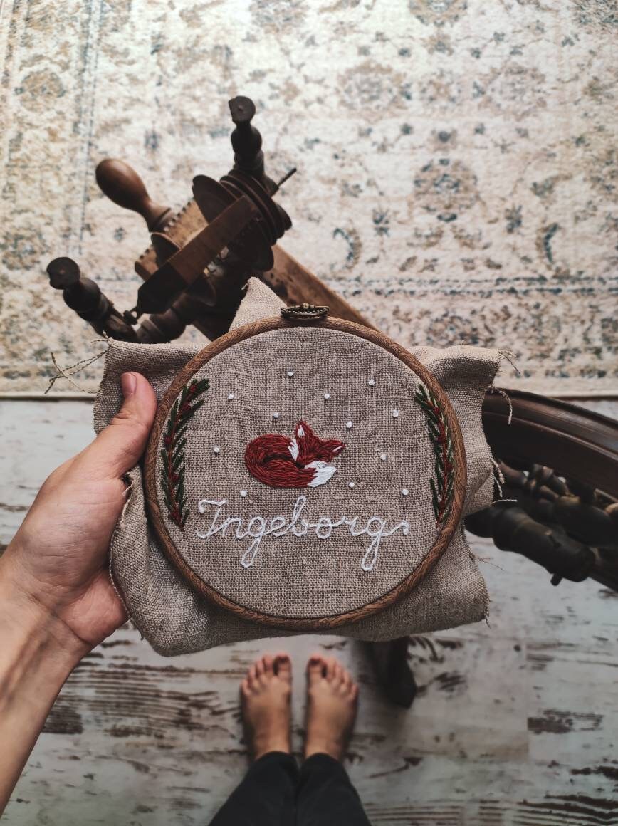 素朴なリネンのクリスマスストッキング、パーソナライズされた