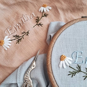 Custom Linen Aprons for Women, Personalized Embroidery Apron with Daisies, Name Kitchen Apron, Gardening apron, Mothers Day Gift, Chef Gift image 5