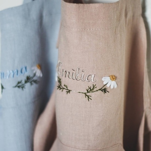 Custom Linen Aprons for Women, Personalized Embroidery Apron with Daisies, Name Kitchen Apron, Gardening apron, Mothers Day Gift, Chef Gift image 4