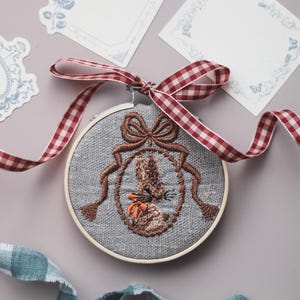 Babys erstes Ostergeschenk, personalisierter erster Oster-Baby-Korbfüller für Mädchen oder Jungen, benutzerdefinierter Babyname-Ostern-Andenken, gestickter Namensreifen