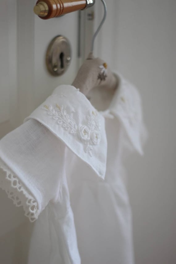Little White Linen Dress With Hand Embroidered Collar and Vintage Style  Lace / Natural Linen Vintage Style Baptism Dress / White Baby Dress - Etsy