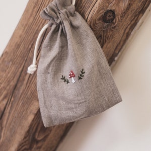 Wiederverwendbare Kordelzug-Leinenbeutel mit Handstickerei / bestickter Leinenbeutel / Leinengeschenkbeutel / Weihnachtsflachs-Beutel-Beutel
