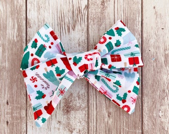 Christmas Hair Bow, Present Hair Bow, Holiday Hair Clip, Stocking Stuffer for Girls, Hand Tied Hair Bow, Christmas Gift for Toddler