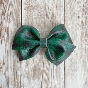 Green Plaid Hair Bow, Christmas Hair Bow, Holiday Bow, Blackwatch Plaid Bow, Christmas Gift for Girls, Stocking Stuffer for Toddler