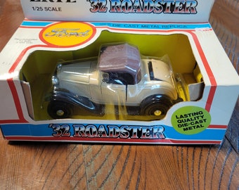 Vintage ERTL '32 Roadster Die Cast Metal Car, 1/25 Scale