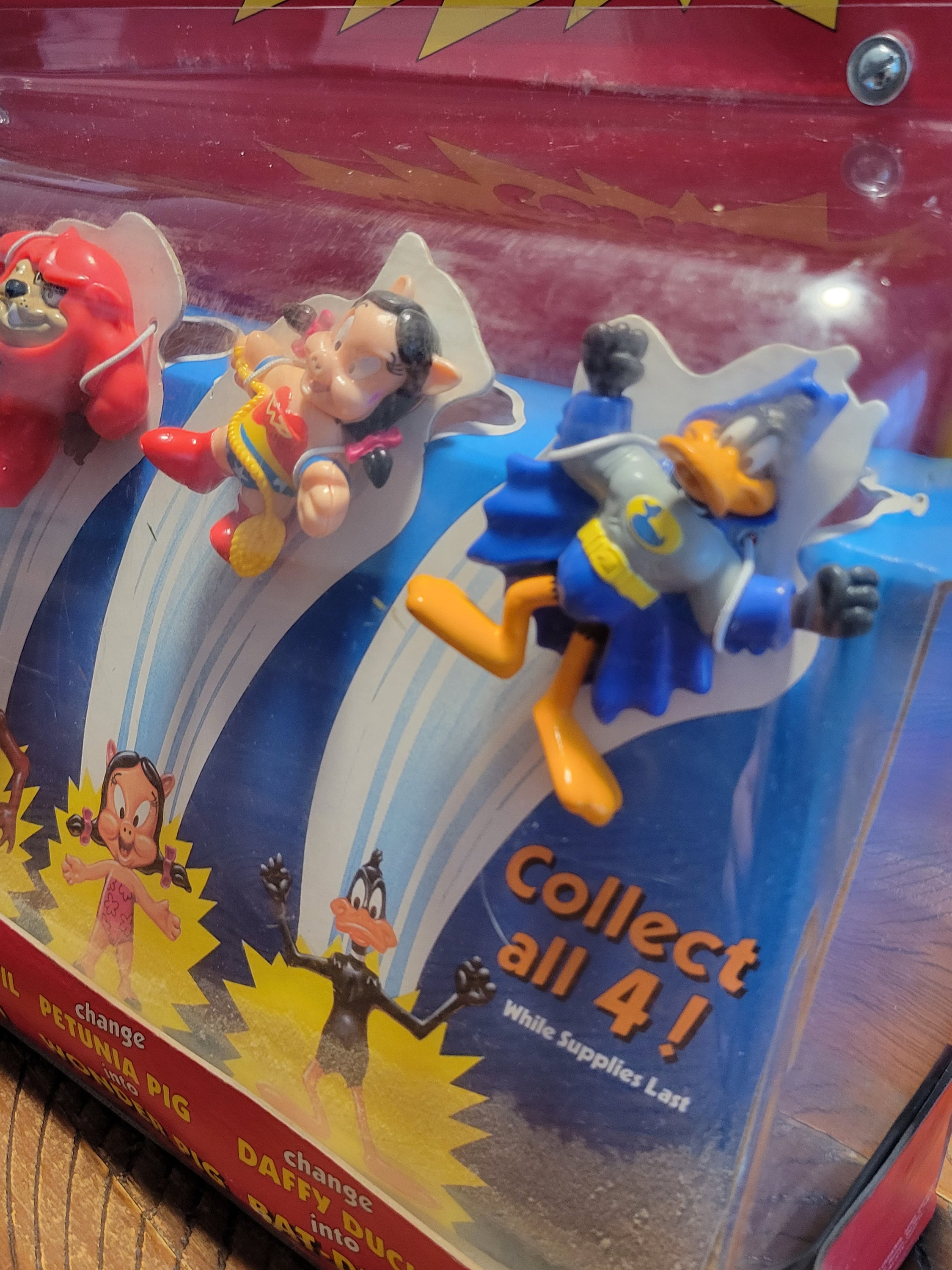 ミールトイ ディスプレイ SUPER LOONEY TUNES 1991 Mcdonald's Super Looney Tunes Actual Store Display Very