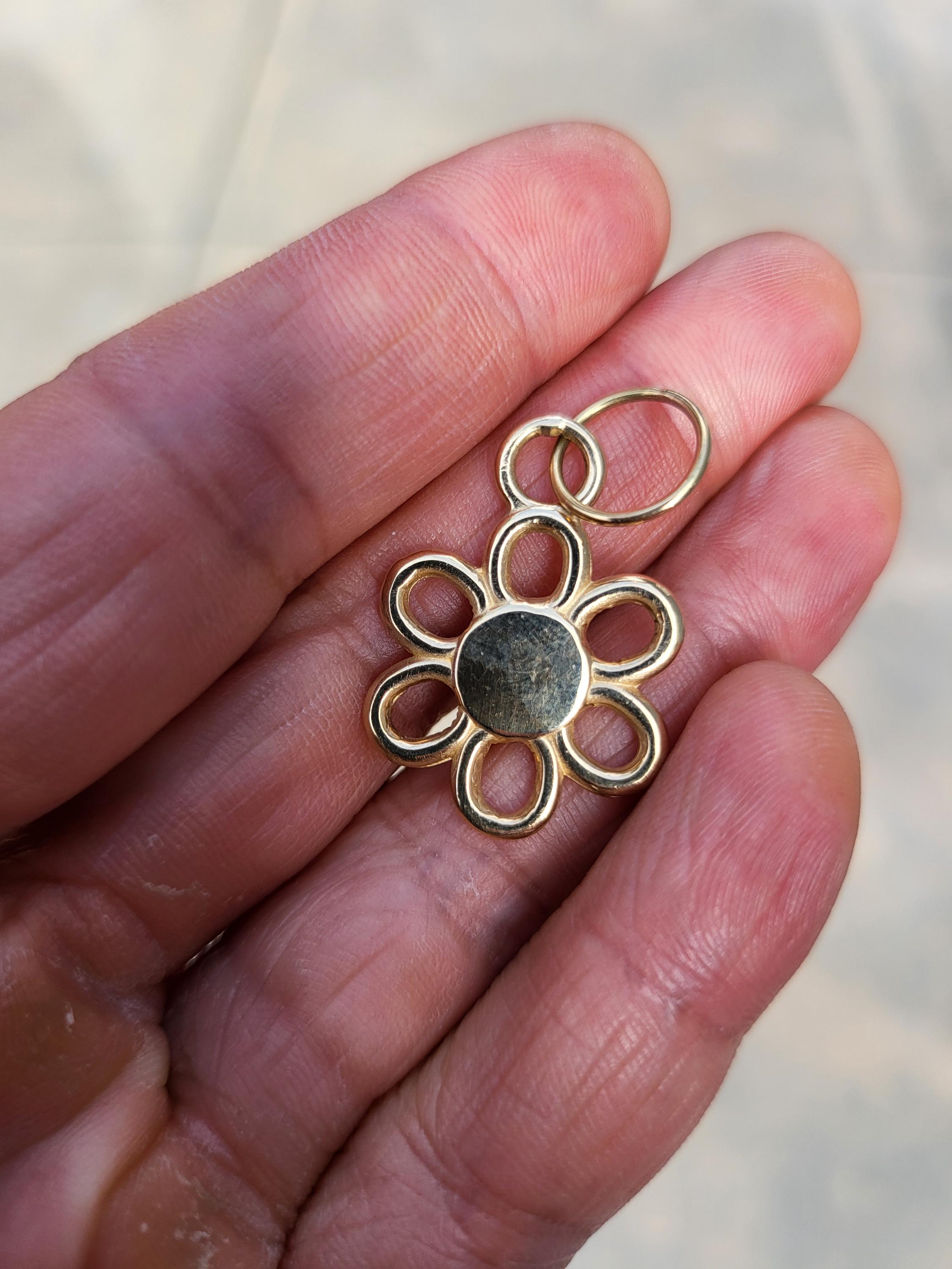 daisy♡14kgf 14kt Yellow Gold Daisy Charm - Etsy