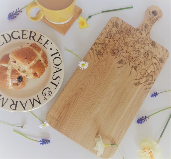 Daffodil Flower Design | Hand-Decorated Art | Oak Chopping / Display / Serving Board - Gift | House Warming | Birthday Present