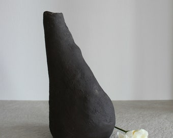 Jarrón escultórico único negro estilo Wabi Sabi gres hecho a mano jarrón de cerámica estilo minimalista diseñado en colores tranquilos jarrón decorativo