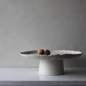 Matt Weiß Kuchenständer Handgemachte Keramik Servierständer Servierständer Weiß steinzeug Modernes Geschenk Handgemachte Geschenk Keramik