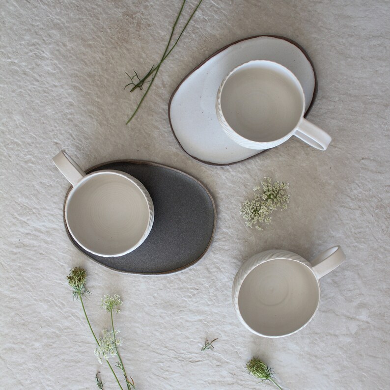 Taza de café de cerámica blanca, taza de gres hecha a mano, regalo para amantes del café, taza de té de cerámica artesanal con asa imagen 6