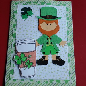 Carte de lutin avec café, carte de bonne chance