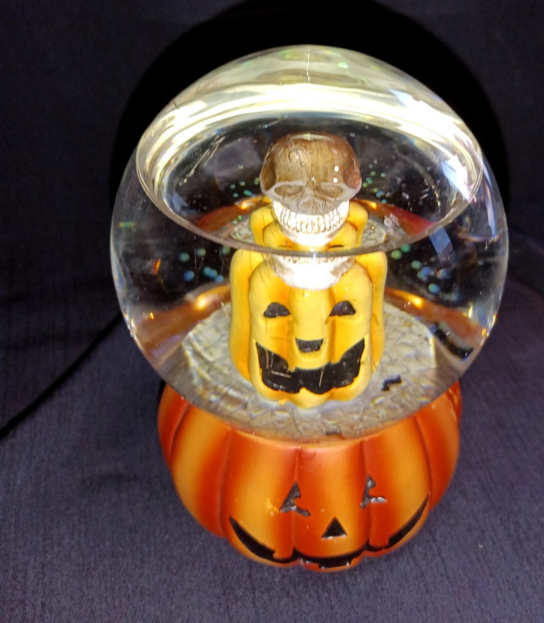 5 Halloween Snow Globe used