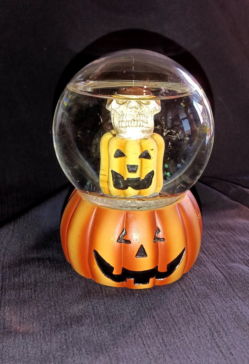 5 Halloween Snow Globe used