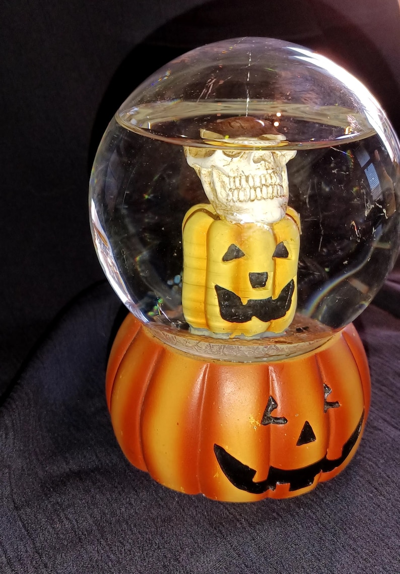 5 Halloween Snow Globe used