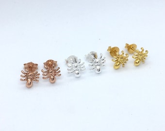 Ein Paar kleine 3d SPIDER in Sterling Silber, Gelbgold oder rose vergoldet Silber Ohrstecker, Arachnid Ohrringe, Halloween-Ohrringe