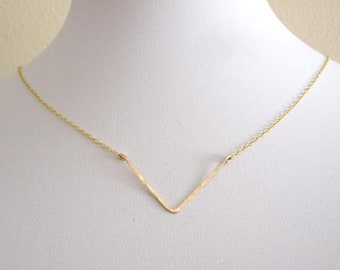 Chevron gehamerd draad geel gouden delicate ketting, V vorm ketting