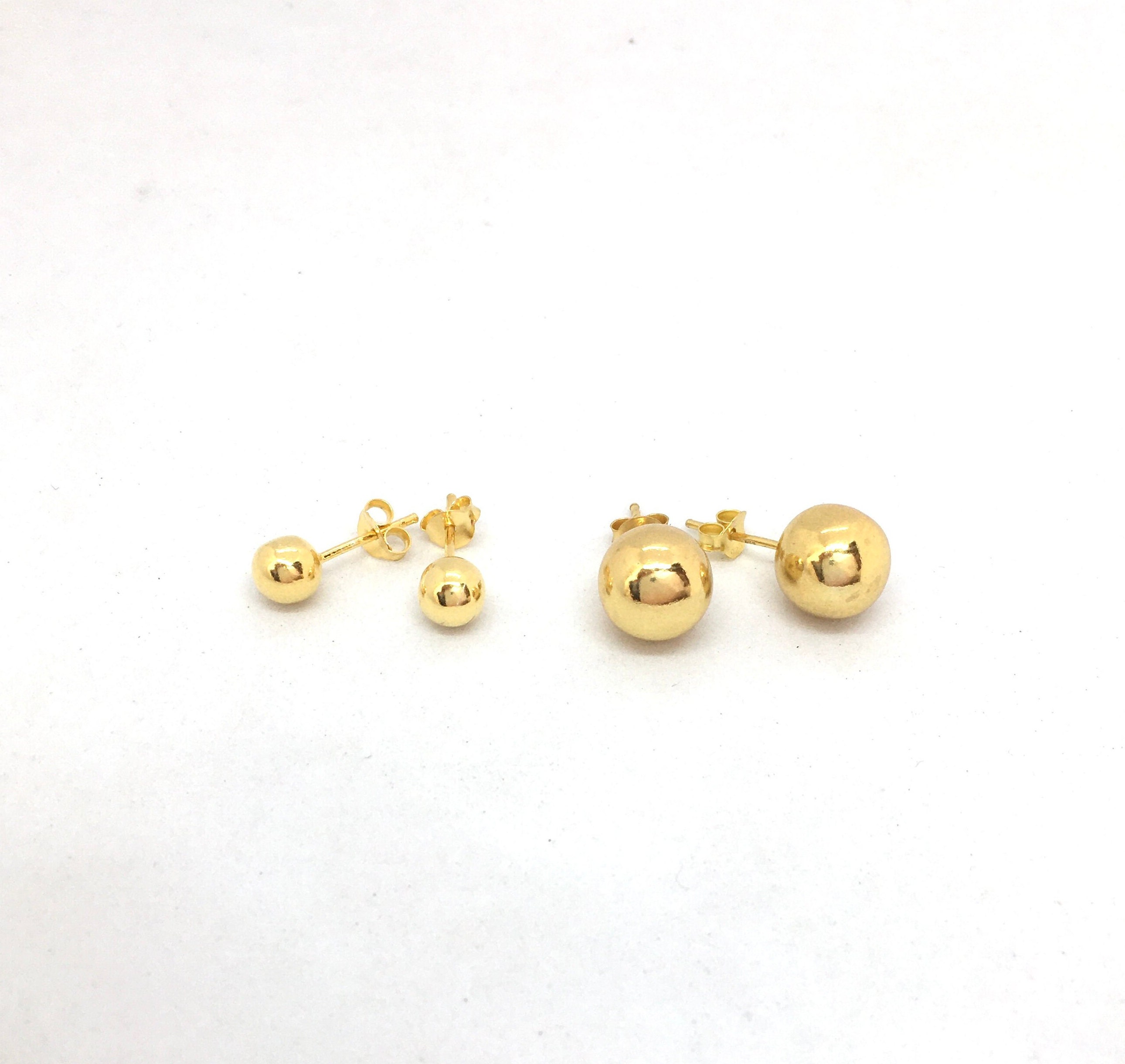 Orecchini a bottone a sfera semicircolari vintage in argento sterling placcato oro - Italia