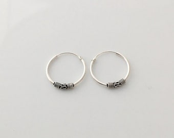 Pendientes redondos de 18 mm ornamentados de plata de ley, aros estilo Bali